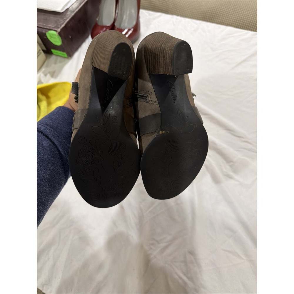CLARKS Indigo Artisan Heath Woodlark Belted Buckle Ankle Boots Boho Punk Heel 7m - Picture 7 of 8